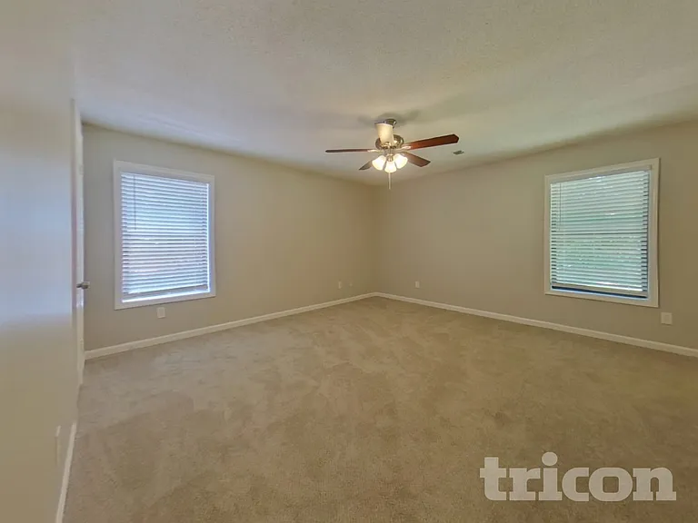 4486 Lindsey Dr — Photo 8