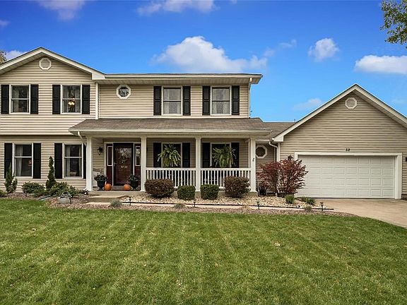 Enjoy all the Lake St Louis Amenities and festivals.  Large 0.054 acre lot! Covered Porch, updated exterior lighting and shutters. The inside is so cozy and charming!
