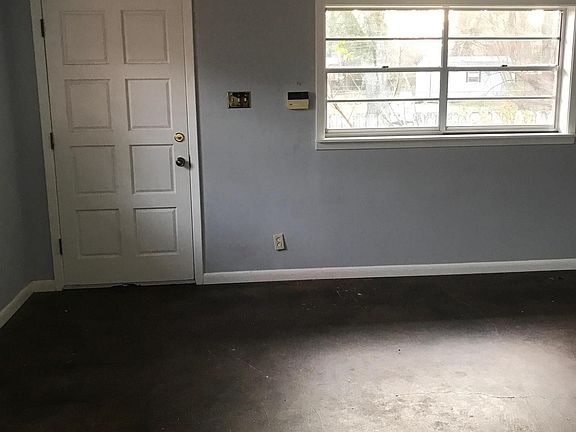 3rd image of 1001 Roselawn Ave