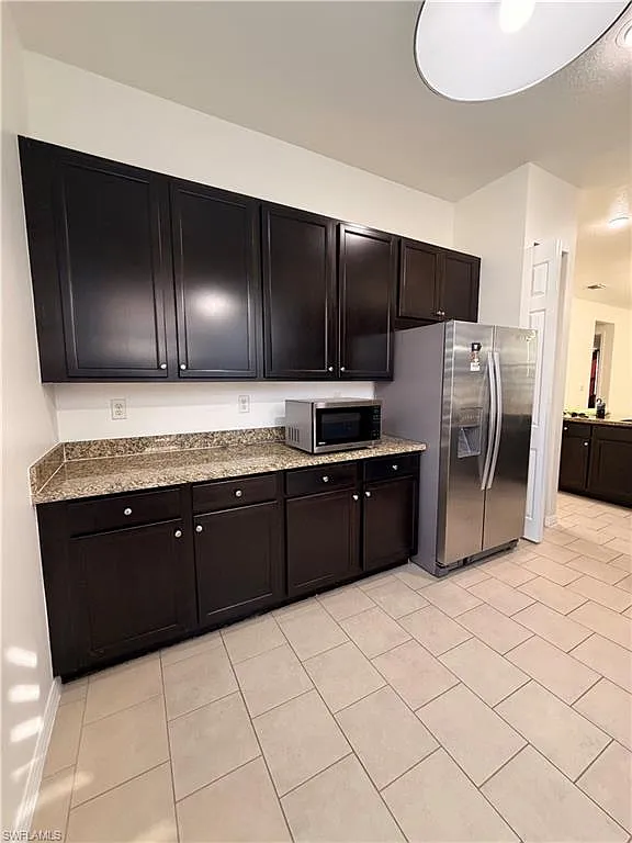 4 bed, 3.5 bath, 2260 sqft, $2,400 — Photo 3