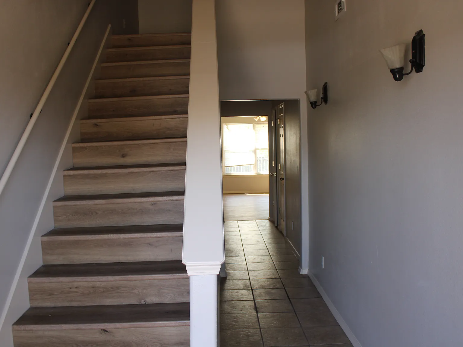 3 bed, 2.5 bath, 1662 sqft, $1,550 — Photo 2