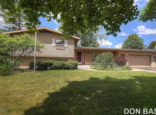 3637 Pawnee Dr SW, Grandville, MI 49418