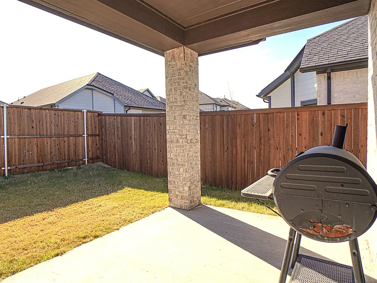 2420 Green River Rd — Photo 23
