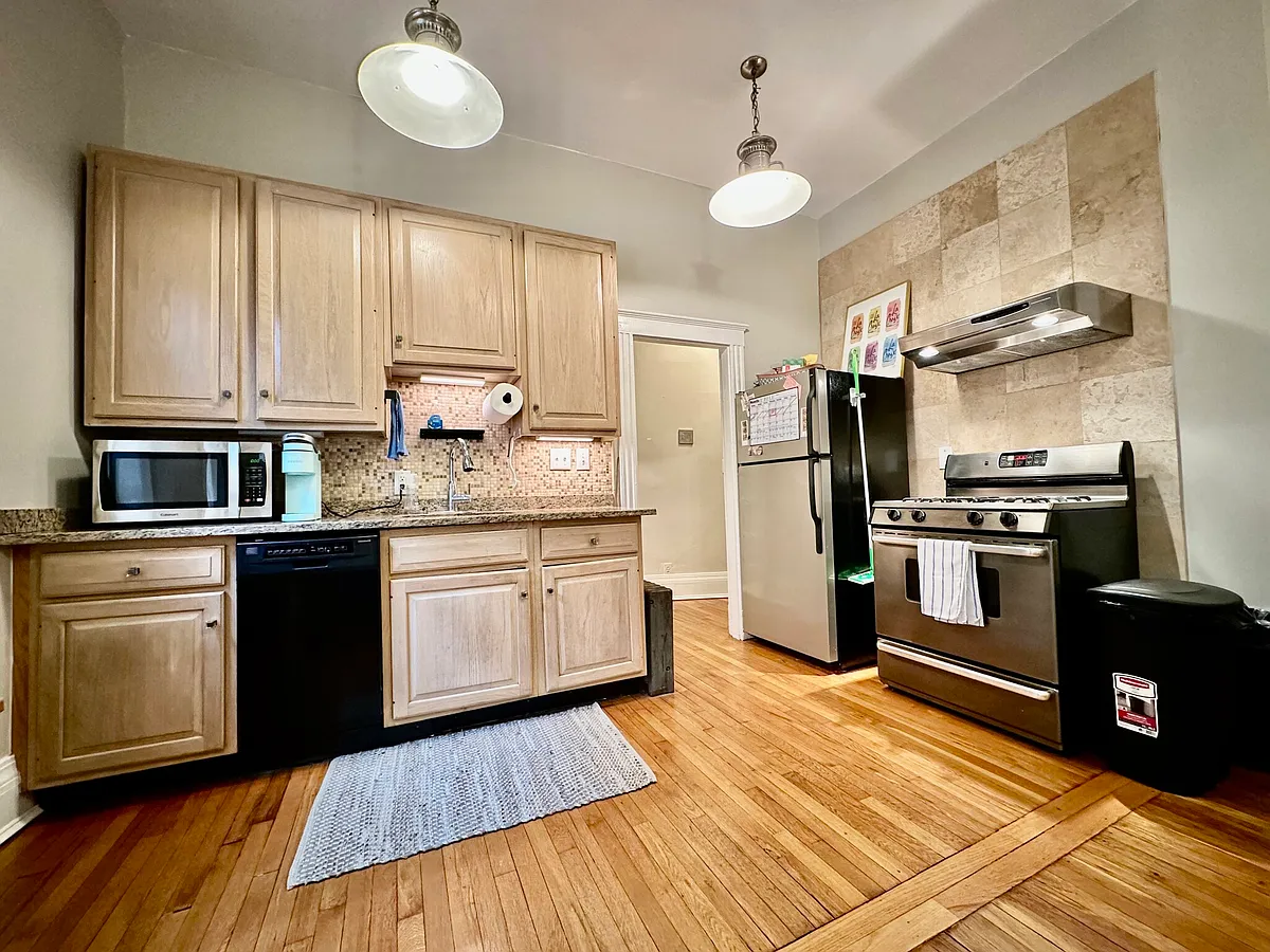 Building Photo - 68 Phillips St #1