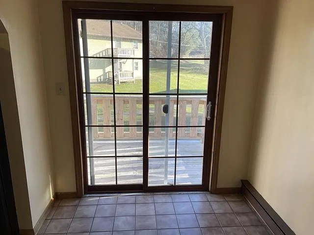 245 Paisley Rd Apt C2 — Photo 3