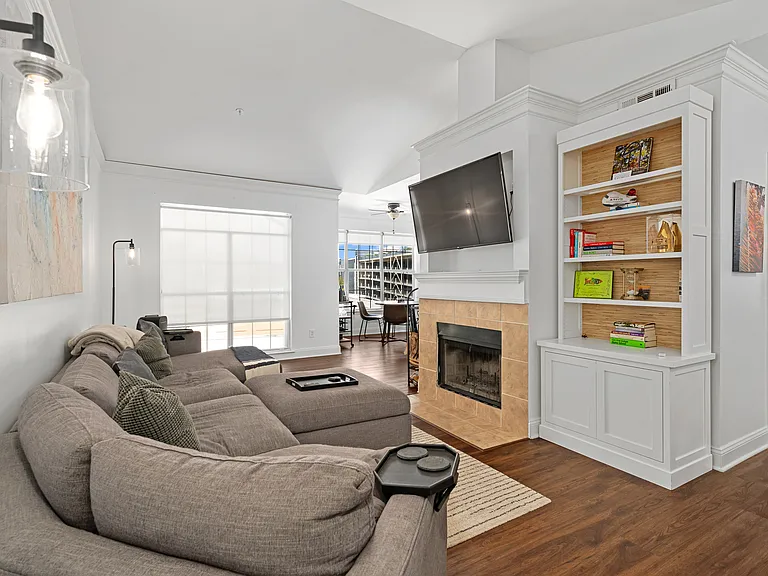 200 Renaissance Pkwy NE #308 — Photo 5