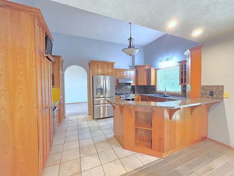 3425 E 61st Ave — Photo 9