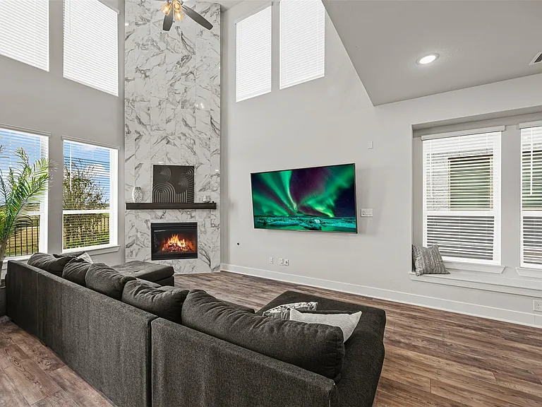 16631 Lake Austin St — Photo 9