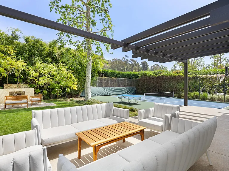Enjoy the fresh air and Malibu sun in the comfortable outdoor lounge space