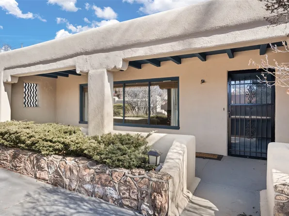 109 Roberts Ln, Taos, NM 87571