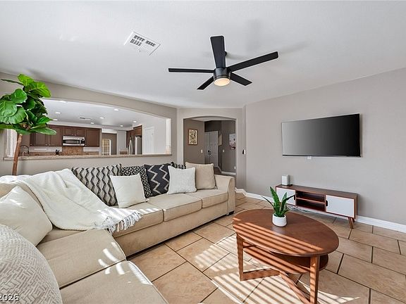 5th image of 319 Barletta Ave