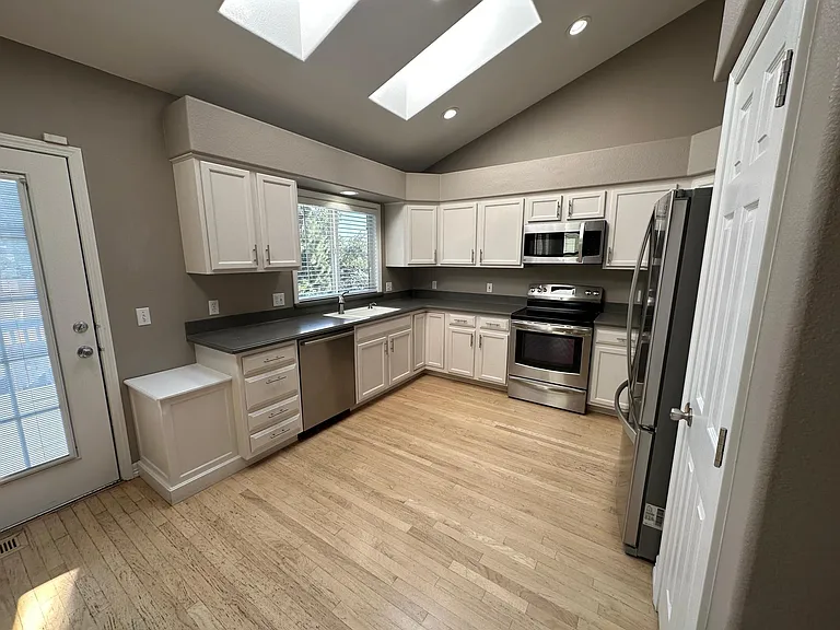 2345 Damon Dr — Photo 3