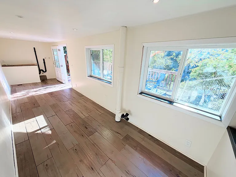 345 Crane Blvd — Photo 57