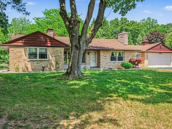 2556 Angling Rd, Kalamazoo, MI 49008