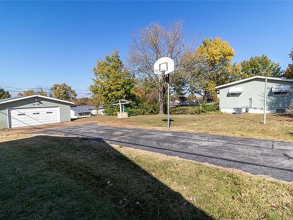 Detached garage has it's own separate driveway