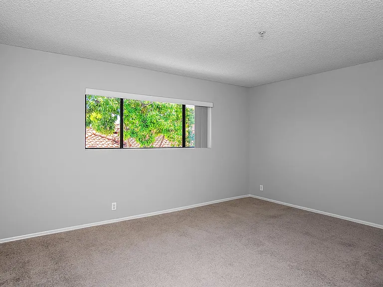 404 E Birch St — Photo 44