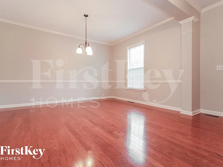 677 Longwood Pl — Photo 12