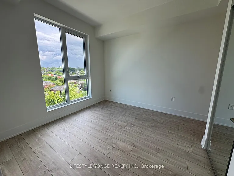 858 Dupont St #817 — Photo 8