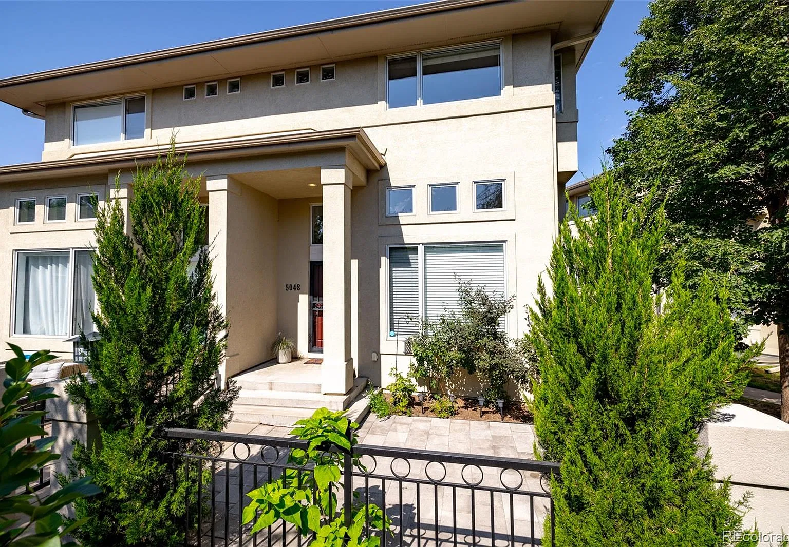 3 bed, 3.5 bath, 1995 sqft, $4,300 — Photo 1