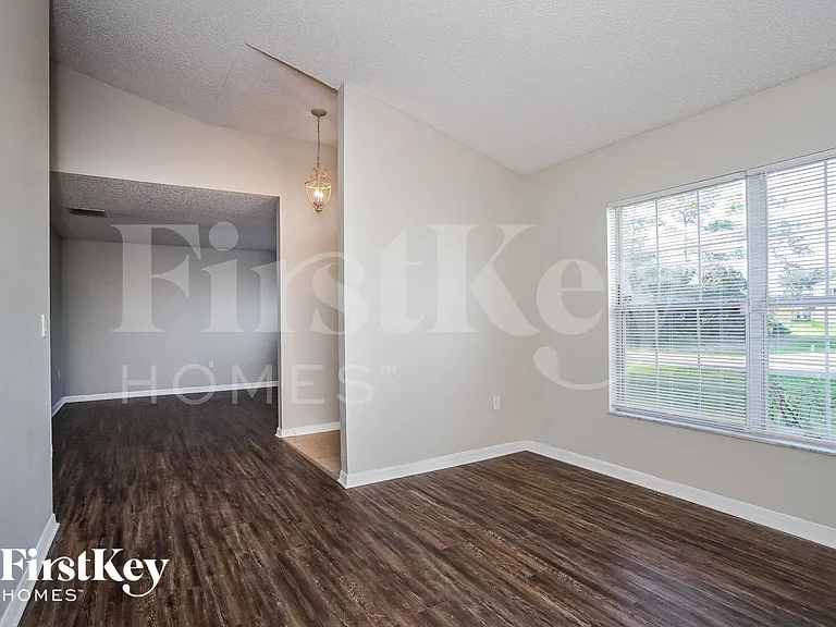 310 Puffer Ct — Photo 4