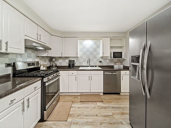 2nd image of 120 Collen Dr APT 219
