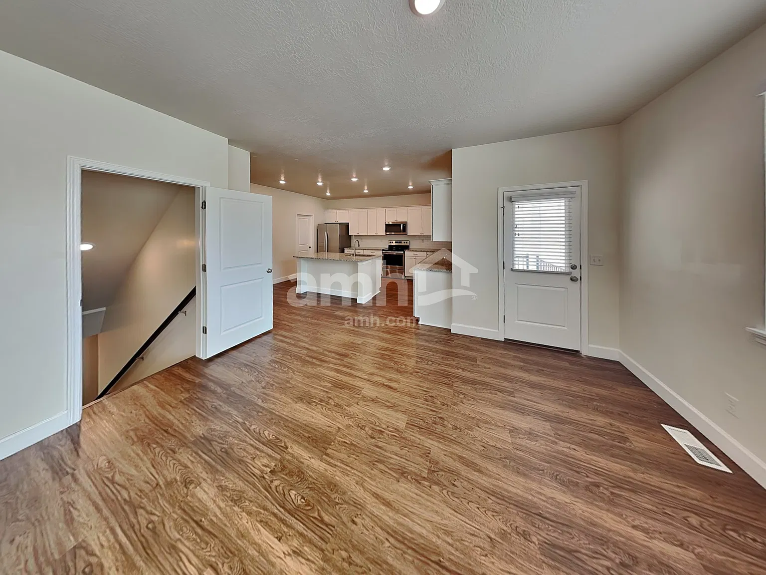5 bed, 3.5 bath, 3349 sqft, $3,565 — Photo 4