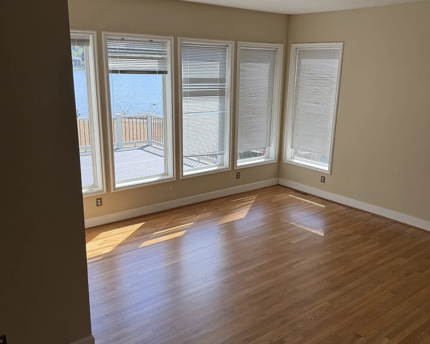 5 bed, 2584 sqft, $3,950 — Photo 4