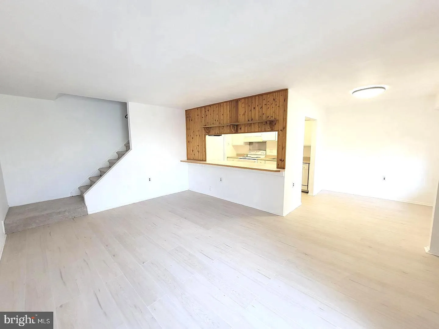 2 bed, 1.0 bath, 992 sqft, $1,800 — Photo 3