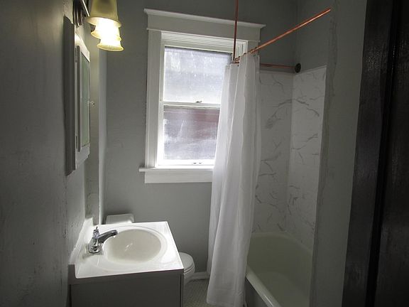 4th image of 1531 McCausland Ave #2