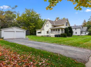 52 S Maple St, Oconomowoc, WI 53066