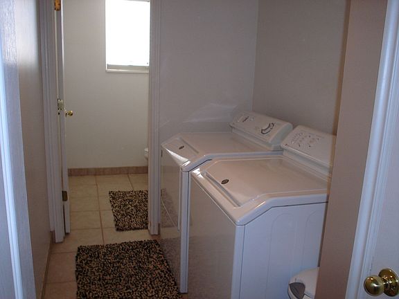 washer and dryer area 