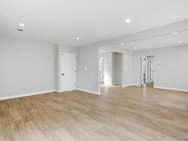 14615-14617 Winthrop St — Photo 41