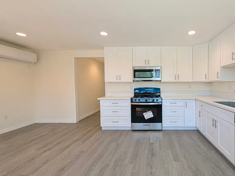 1575 Munson Ave #1/2 — Photo 4