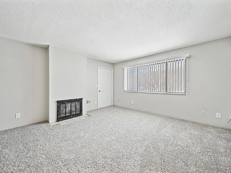 Fox Grove Apartments — Photo 22