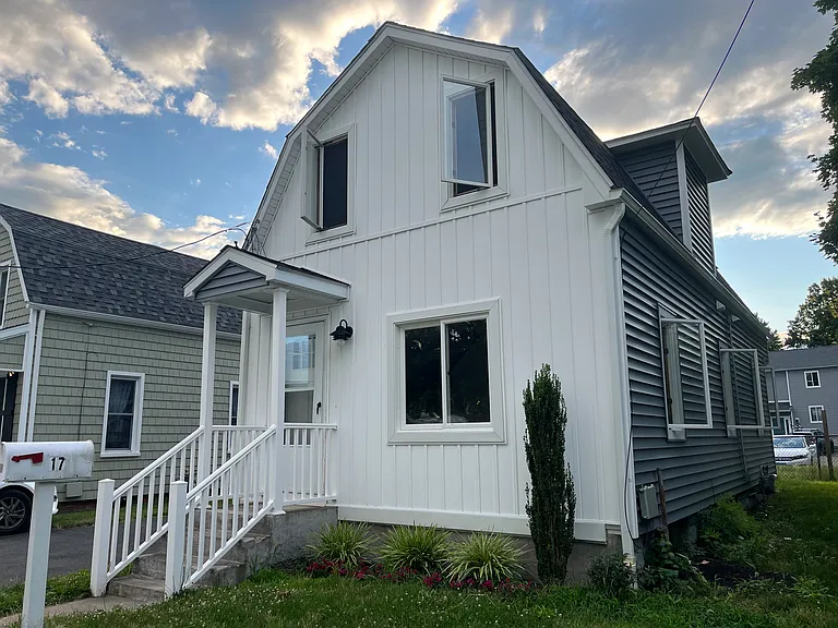 17 Willow St — Photo 1
