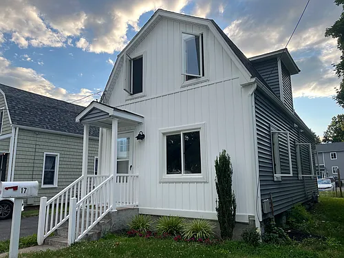 17 Willow St Photo 1