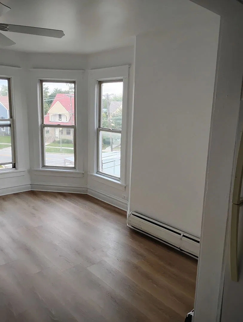 1 bed, 700 sqft, $1,200 — Photo 4