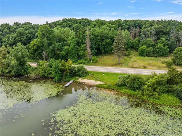 2770 Bogie Lake Rd, White Lake, MI 48386