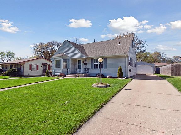 3rd image of 3304 Chateau Ln