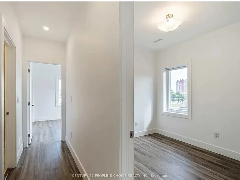 54 Westhampton Dr #UPPER — Photo 6