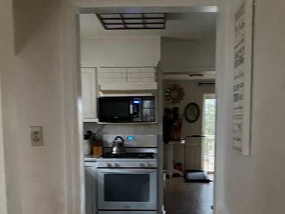 4th image of 1643 Manchester Ave