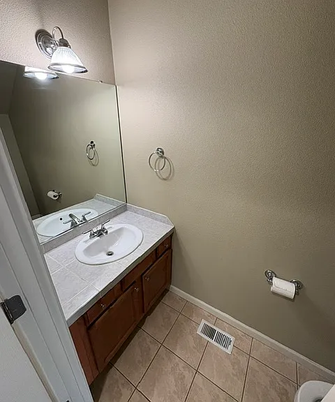 947 Alina Ave SE — Photo 16