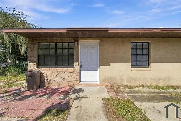 3 bed, 864 sqft, $2,300 — Photo 4