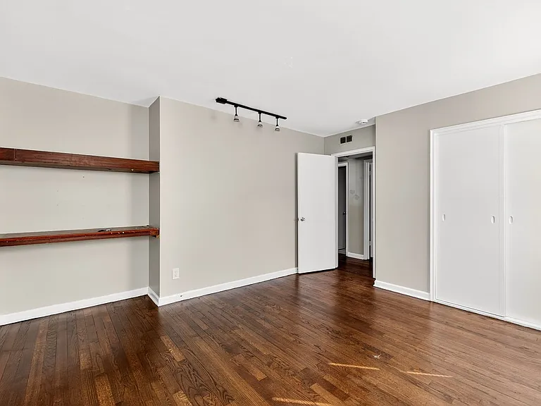 6311 W 81st St — Photo 14