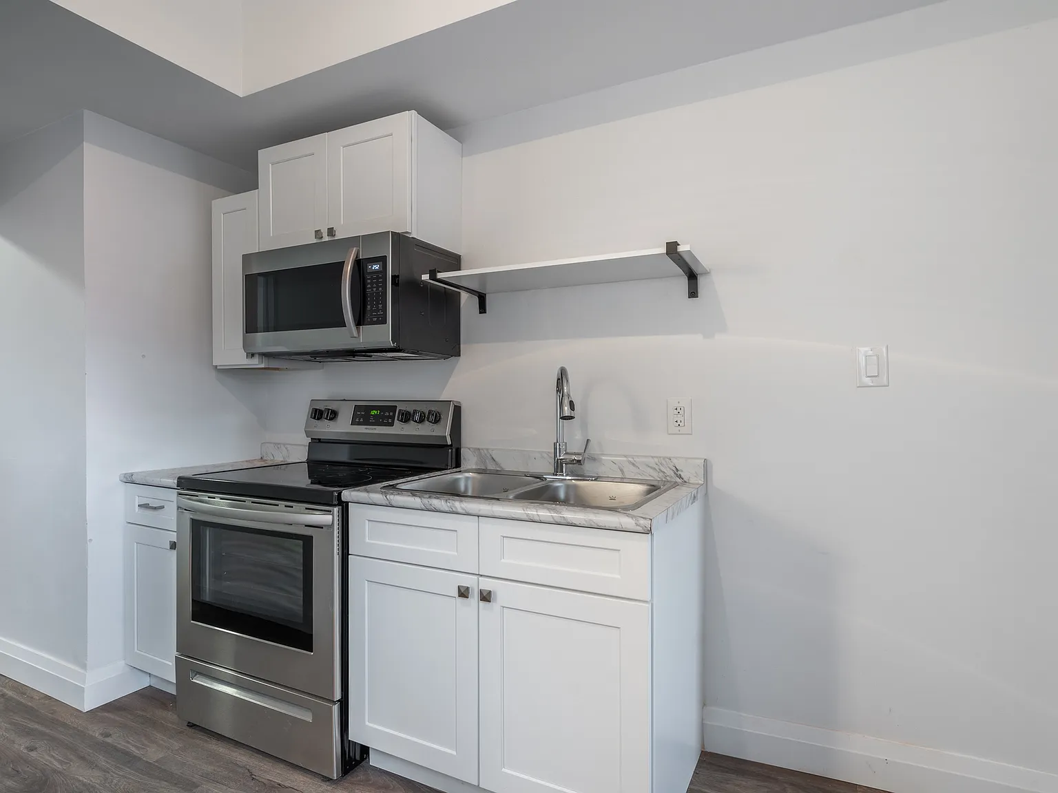 2 Bedroom Unit close to downtown — Photo 1