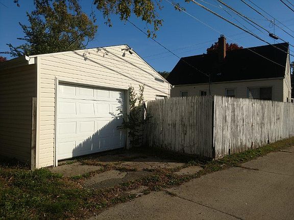 3rd image of 615 Whitcomb Ave