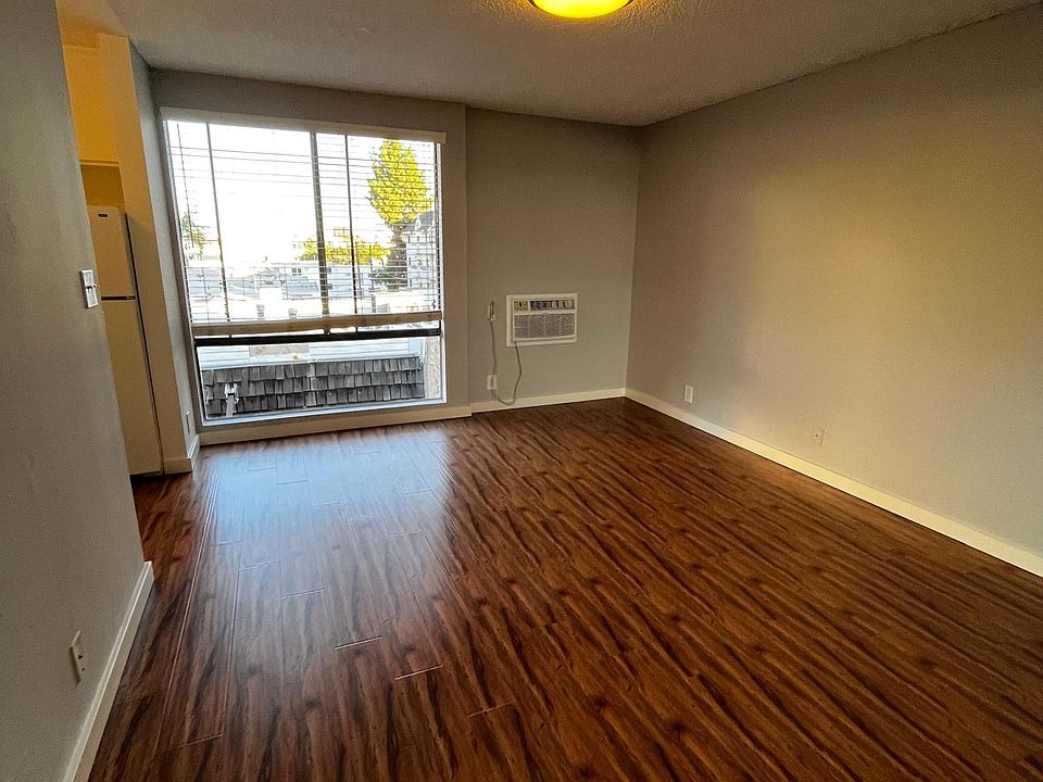 1st image of 7044 Hawthorn Ave #310