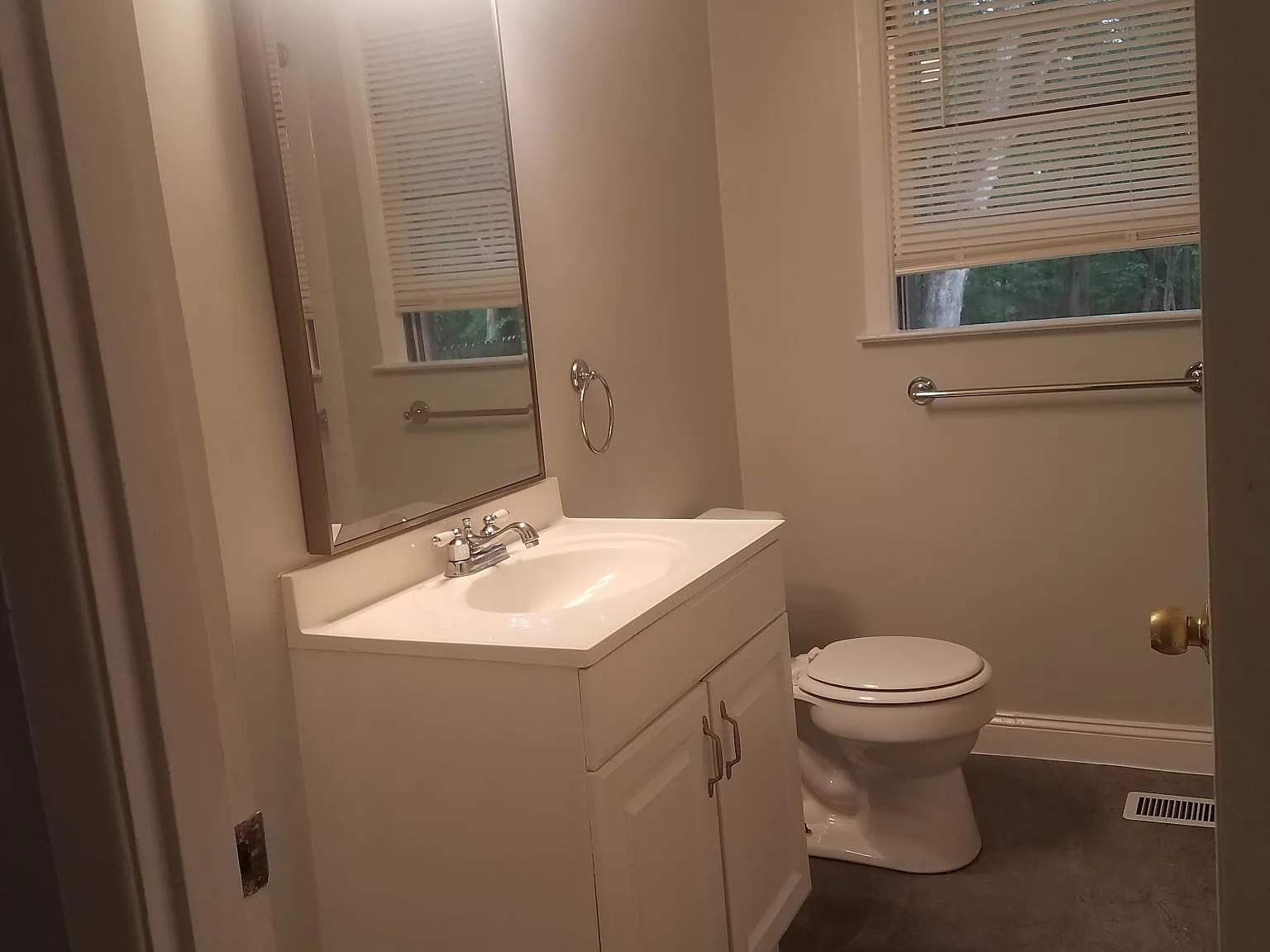 3 bed, 1100 sqft, $1,350 — Photo 2
