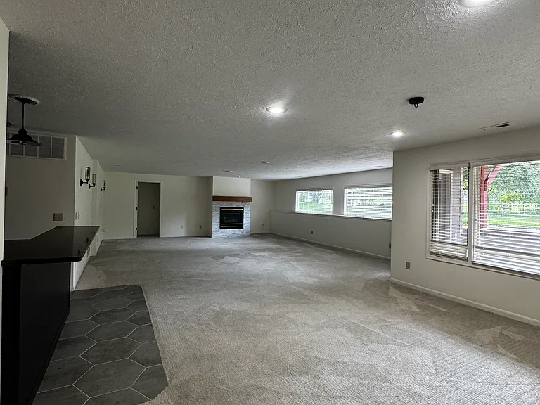 324 N Lancaster Dr — Photo 22