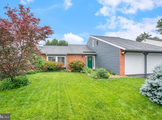 261 E Juniper Ave, Sterling, VA 20164